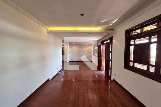 Casa à venda com 5 quartos, 360m² em Serrano, Belo Horizonte
