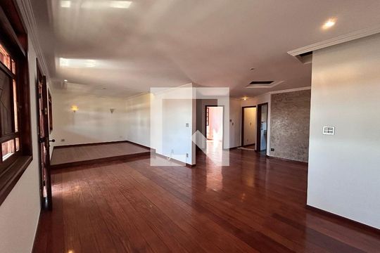 Casa à venda com 5 quartos, 360m² em Serrano, Belo Horizonte
