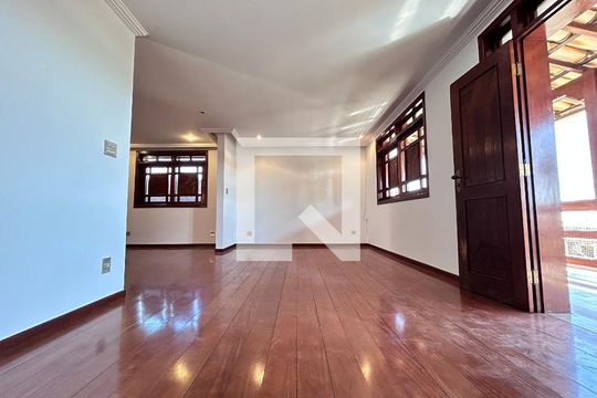 Casa à venda com 5 quartos, 360m² em Serrano, Belo Horizonte