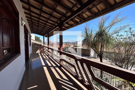 Casa à venda com 5 quartos, 360m² em Serrano, Belo Horizonte