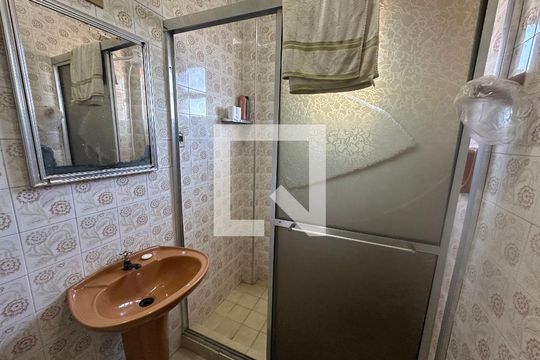 Banheiro de apartamento para alugar com 1 quarto, 60m² em Jardim Independencia, São Vicente