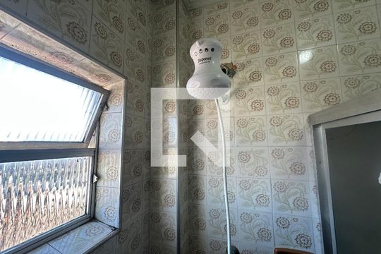 Banheiro de apartamento para alugar com 1 quarto, 60m² em Jardim Independencia, São Vicente