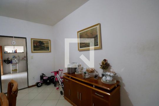 Sala de casa de condomínio para alugar com 4 quartos, 225m² em Jardim Placaford, Salvador