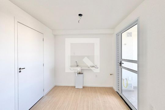 Sala/ Cozinha de apartamento para alugar com 2 quartos, 28m² em Vila Arcadia, São Paulo