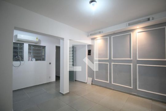 Casa à venda com 3 quartos, 180m² em Vila Santa Luzia, Taboão da Serra