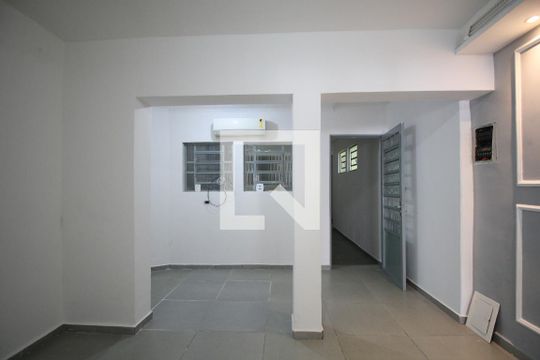 Casa à venda com 3 quartos, 180m² em Vila Santa Luzia, Taboão da Serra