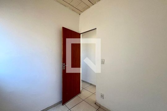 Quarto 1 de apartamento para alugar com 2 quartos, 40m² em Parque Xangri-lá, Contagem