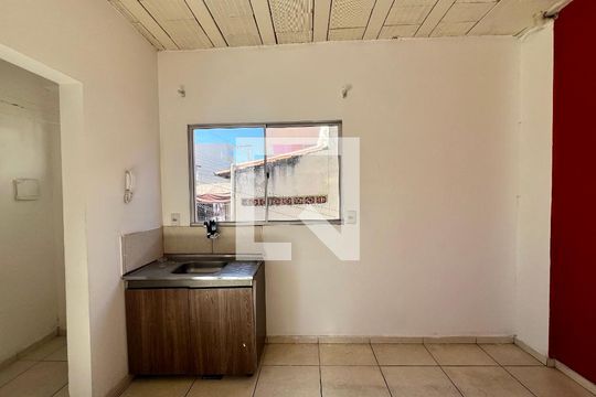 Sala/Cozinha de apartamento para alugar com 2 quartos, 40m² em Parque Xangri-lá, Contagem