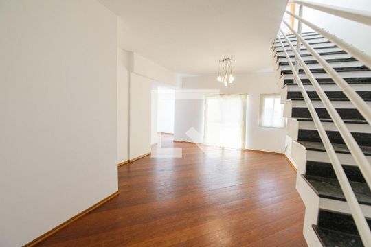 Sala 1 de apartamento para alugar com 3 quartos, 297m² em Centro, Taubaté