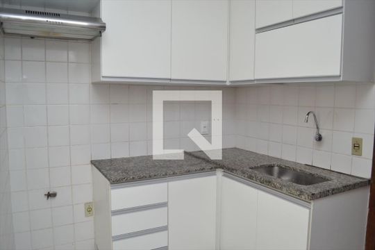 Cozinha de apartamento para alugar com 2 quartos, 75m² em Carmo, Belo Horizonte