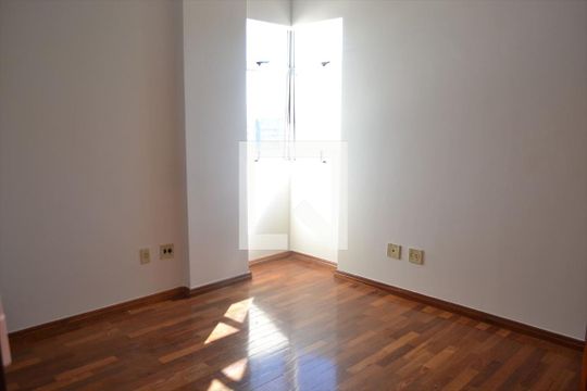 Sala de apartamento para alugar com 2 quartos, 75m² em Carmo, Belo Horizonte