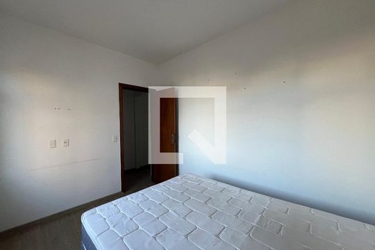 Quarto 1 de apartamento para alugar com 2 quartos, 47m² em Castelo, Belo Horizonte