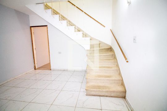 Escada de casa para alugar com 2 quartos, 80m² em Cidade Monções, São Paulo