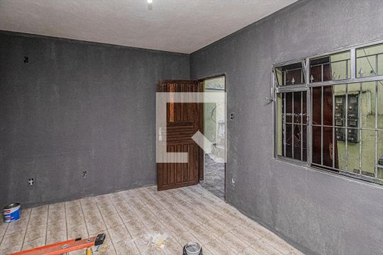 Sala de casa para alugar com 2 quartos, 60m² em Jardim Patente Novo, São Paulo