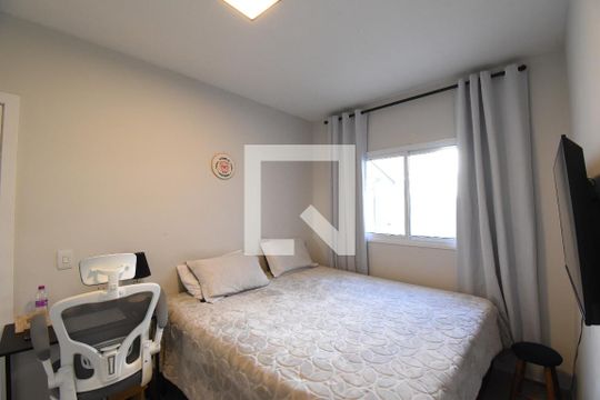Quarto 1 de casa para alugar com 3 quartos, 120m² em São Lourenço, Curitiba