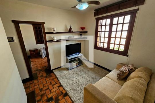 Casa à venda com 3 quartos, 240m² em Cabral, Contagem