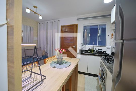 Cozinha e Área de Serviço de apartamento para alugar com 2 quartos, 40m² em Vila Uniao (zona Leste), São Paulo