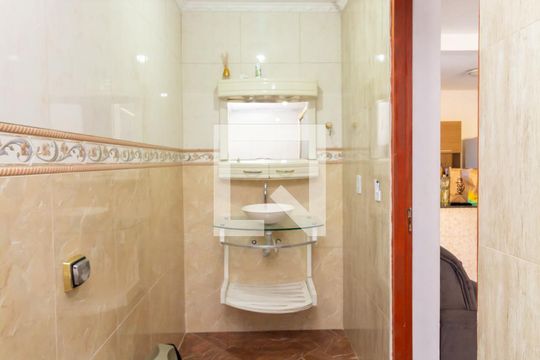 Banheiro de casa à venda com 4 quartos, 300m² em Jardim Lageado, São Paulo