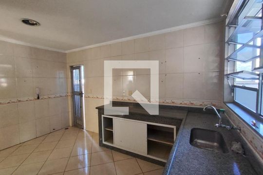 Apartamento para alugar com 2 quartos, 140m² em Vila Canaan, Duque de Caxias