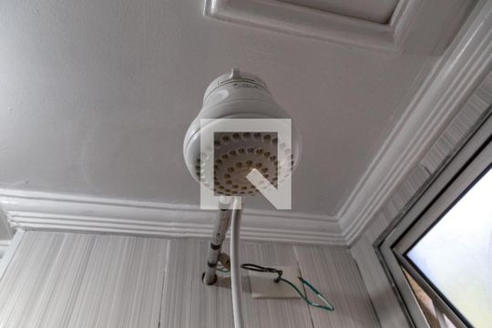 Banheiro de apartamento para alugar com 2 quartos, 51m² em Jardim Ansalca, Guarulhos