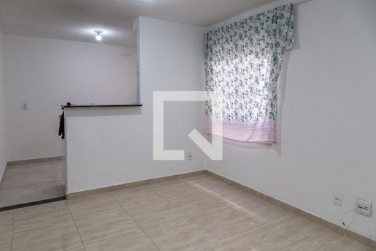 Sala de apartamento para alugar com 2 quartos, 51m² em Jardim Ansalca, Guarulhos