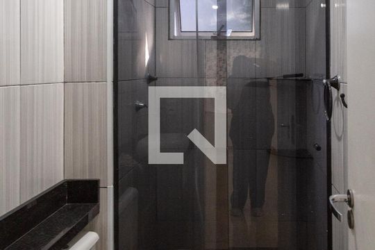Banheiro de apartamento para alugar com 2 quartos, 51m² em Jardim Ansalca, Guarulhos