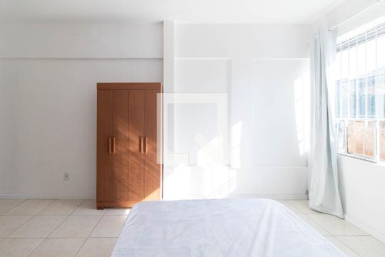 Sala/Quarto de apartamento para alugar com 1 quarto, 28m² em Menino Deus, Porto Alegre