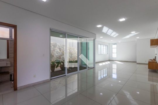 Casa à venda com 4 quartos, 291m² em Retiro, Nova Lima