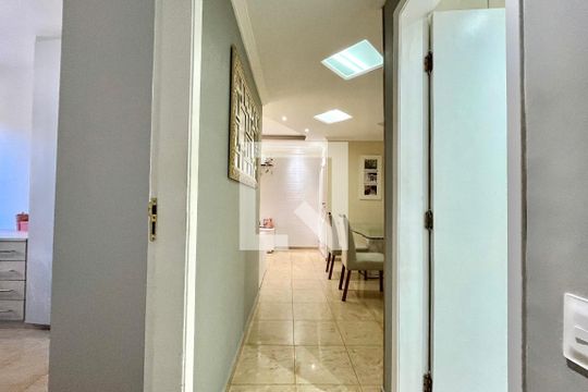 Corredor de apartamento para alugar com 3 quartos, 102m² em Vila da Saúde, São Paulo