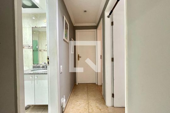 Corredor de apartamento para alugar com 3 quartos, 102m² em Vila da Saúde, São Paulo