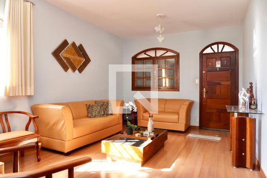 Sala  de casa à venda com 5 quartos, 313m² em Cachoeirinha, Belo Horizonte