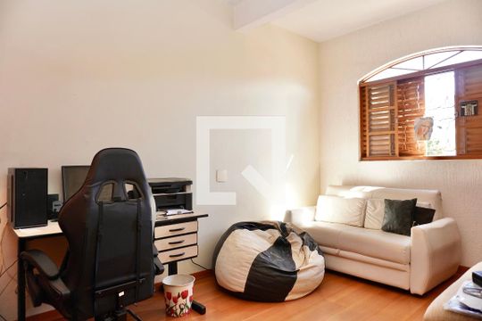 Quarto 2 de casa à venda com 5 quartos, 313m² em Cachoeirinha, Belo Horizonte