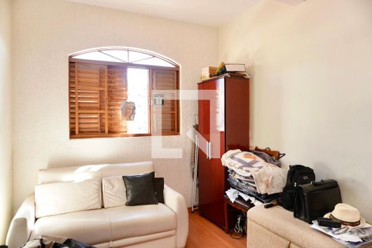 Quarto 2 de casa à venda com 5 quartos, 313m² em Cachoeirinha, Belo Horizonte