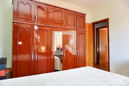 Quarto 1 de casa à venda com 5 quartos, 313m² em Cachoeirinha, Belo Horizonte
