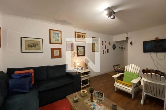 Sala de casa para alugar com 3 quartos, 250m² em Jardim Peri Peri, São Paulo