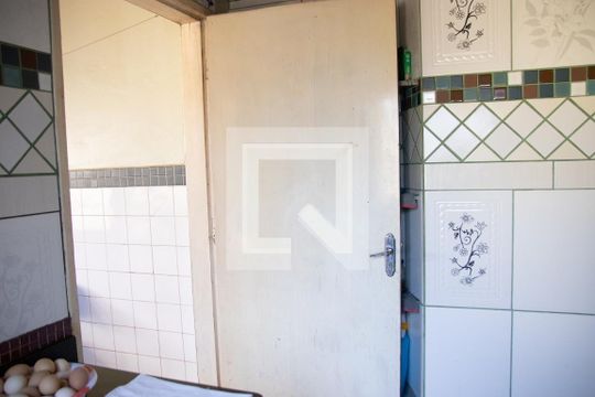 Cozinha 02 de casa à venda com 3 quartos, 240m² em Parque Tremendao, Goiânia