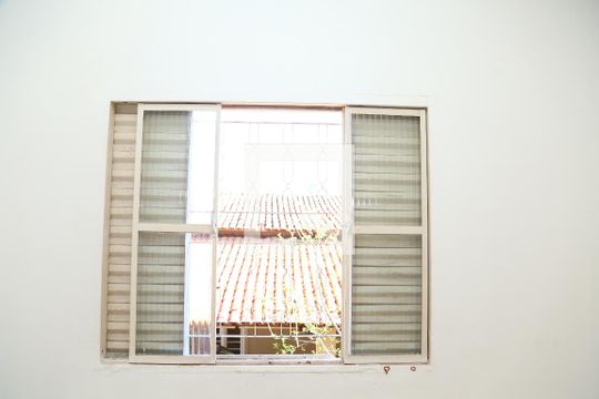 Detalhe do quarto do andar superior de casa para alugar com 2 quartos, 75m² em Parque Atheneu, Goiânia