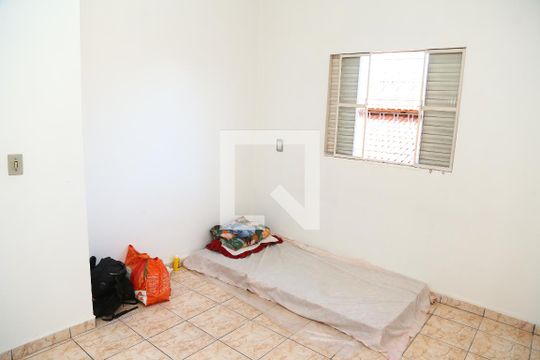 Quarto do Andar superior de casa para alugar com 2 quartos, 75m² em Parque Atheneu, Goiânia