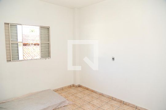 Quarto do Andar superior de casa para alugar com 2 quartos, 75m² em Parque Atheneu, Goiânia