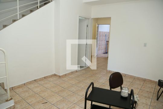 Sala  de casa para alugar com 2 quartos, 75m² em Parque Atheneu, Goiânia