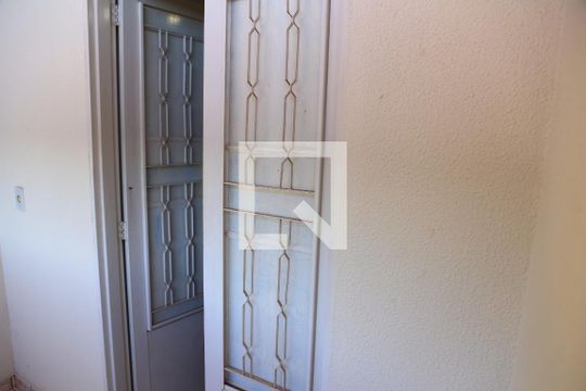 Detalhe da varanda de casa para alugar com 2 quartos, 75m² em Parque Atheneu, Goiânia
