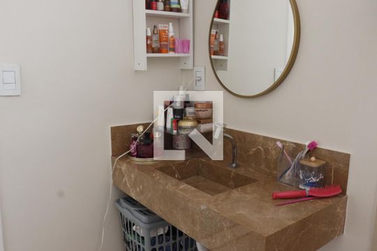Banheiro da Suíte 1 de apartamento para alugar com 3 quartos, 77m² em Setor Bueno, Goiânia