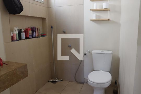 Banheiro da Suíte 1 de apartamento para alugar com 3 quartos, 77m² em Setor Bueno, Goiânia