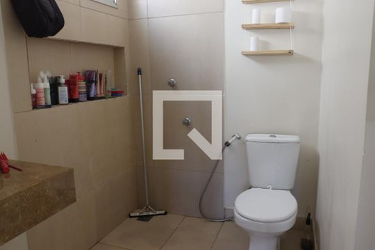 Banheiro da Suíte 1 de apartamento para alugar com 3 quartos, 77m² em Setor Bueno, Goiânia