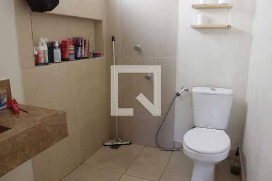 Banheiro da Suíte 1 de apartamento para alugar com 3 quartos, 77m² em Setor Bueno, Goiânia