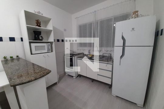 Cozinha de apartamento para alugar com 1 quarto, 35m² em Portão, Curitiba