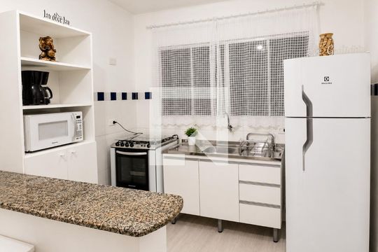 Cozinha de apartamento para alugar com 1 quarto, 35m² em Portão, Curitiba