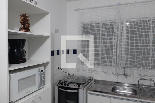 Cozinha de apartamento para alugar com 1 quarto, 35m² em Portão, Curitiba