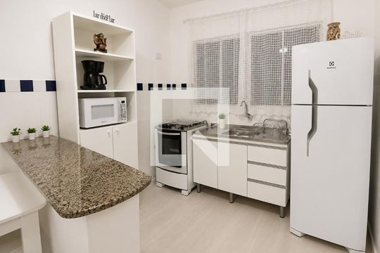 Cozinha de apartamento para alugar com 1 quarto, 35m² em Portão, Curitiba