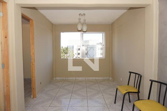 Sala de apartamento para alugar com 2 quartos, 54m² em Parque Pirajussara, Embu das Artes